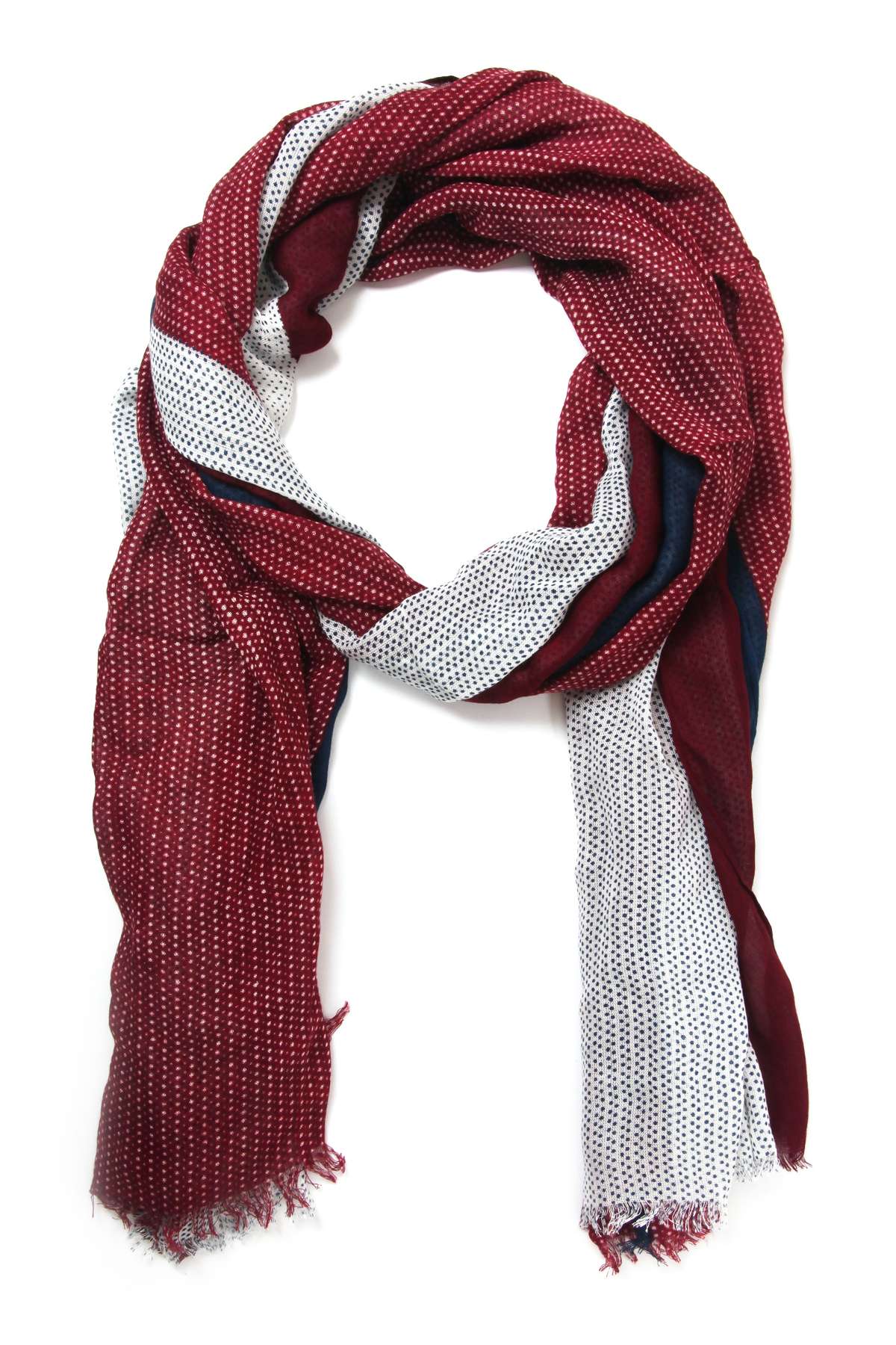 Модный шарф (1 штука) в полоску с мелкими точками.