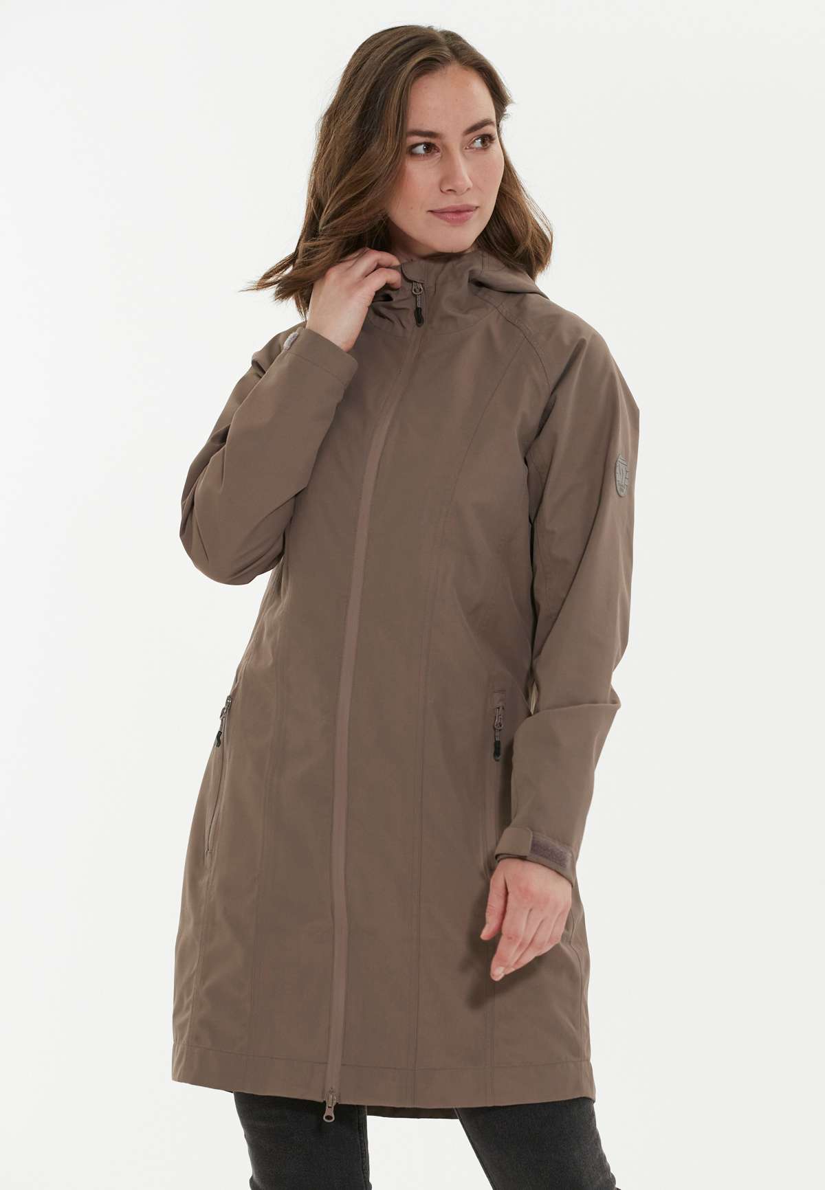 Куртка Softshell с водоотталкивающей полиуретановой мембраной.