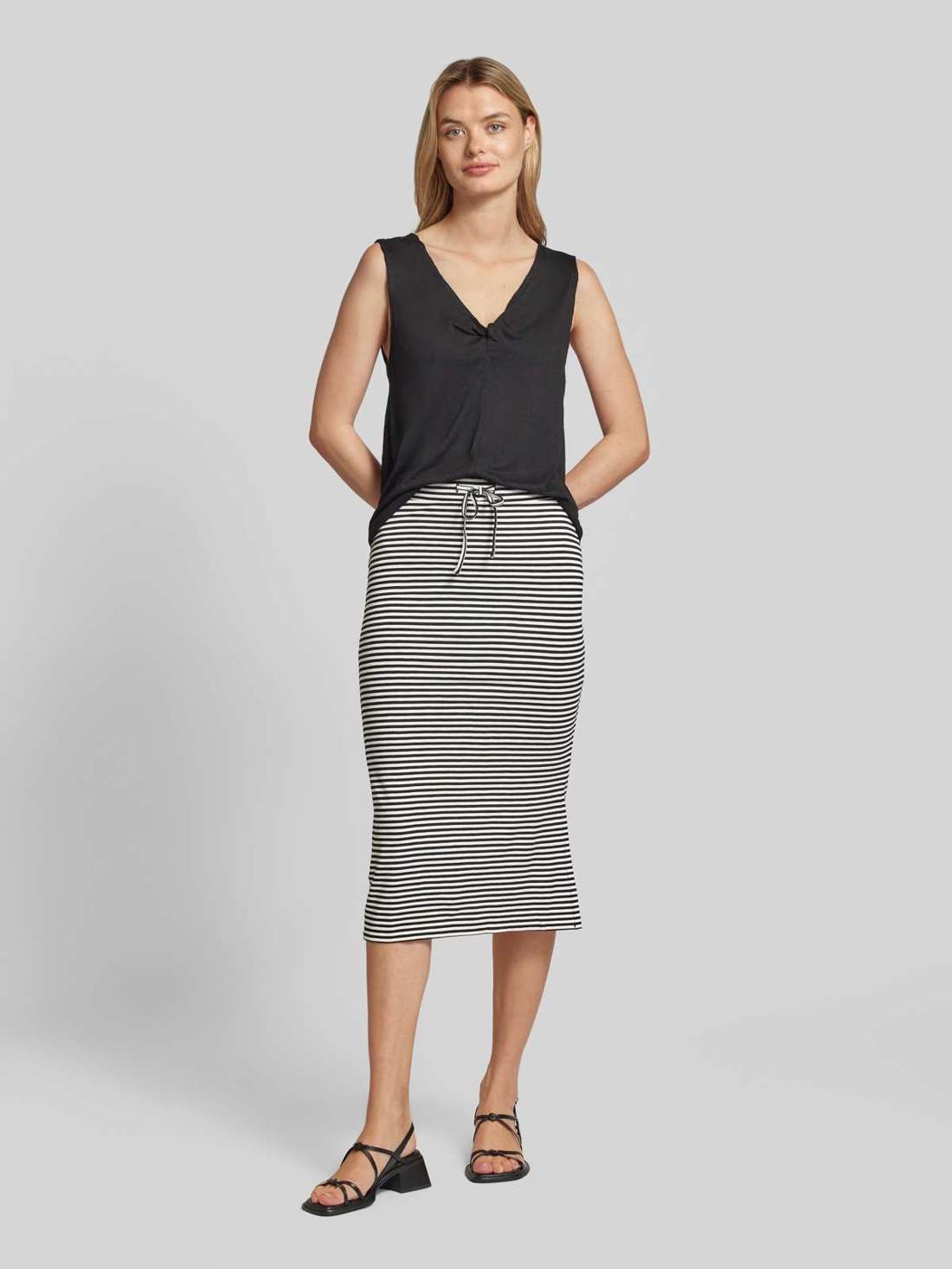 Юбка миди из трикотажа с кулиской