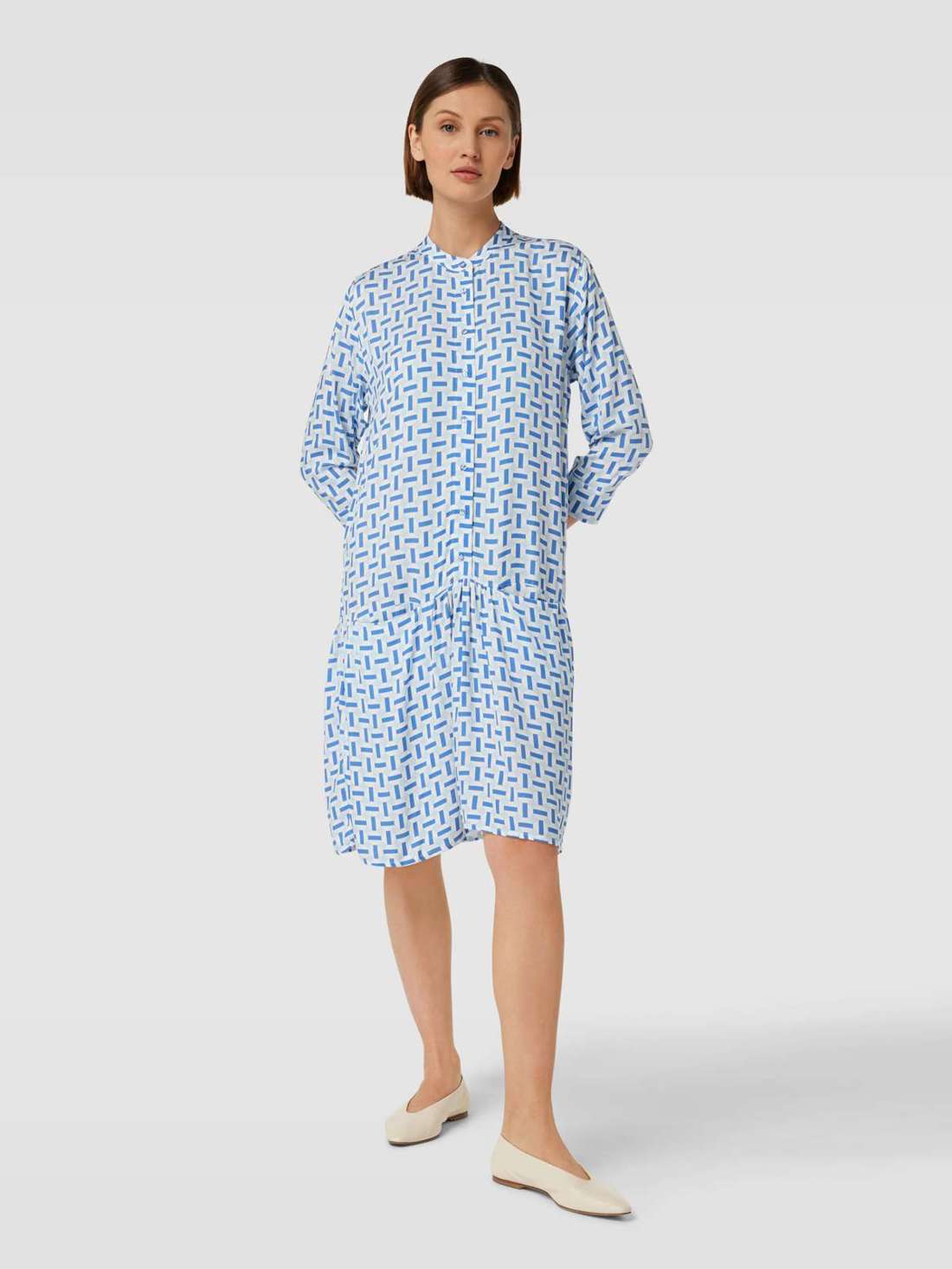 Платье миди с узором по всей поверхности