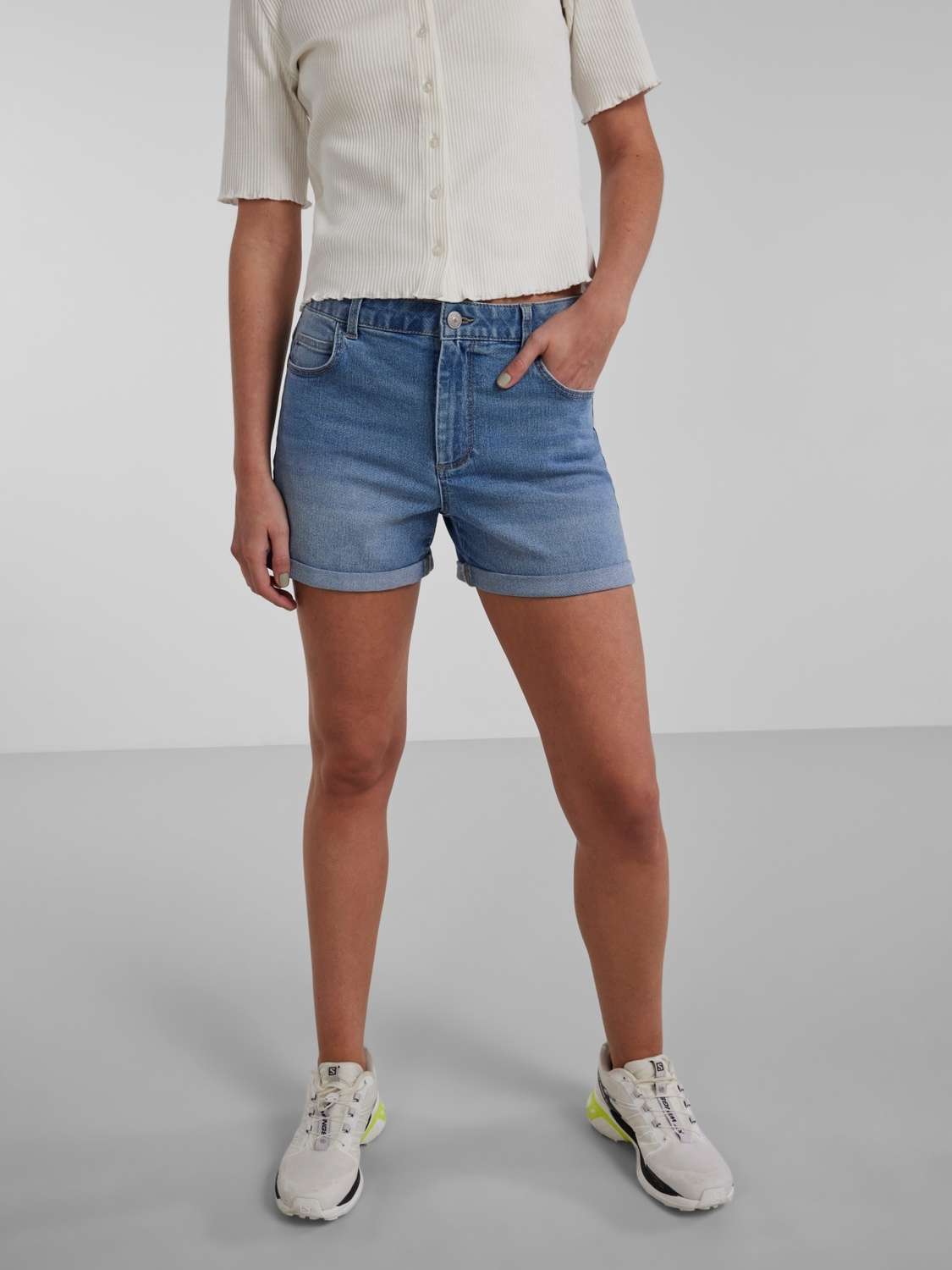 Джинсовые шорты PCPEGGY MW SHORTS LB NOOS BC