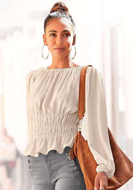 Блузка с длинными рукавами и модными рюшами