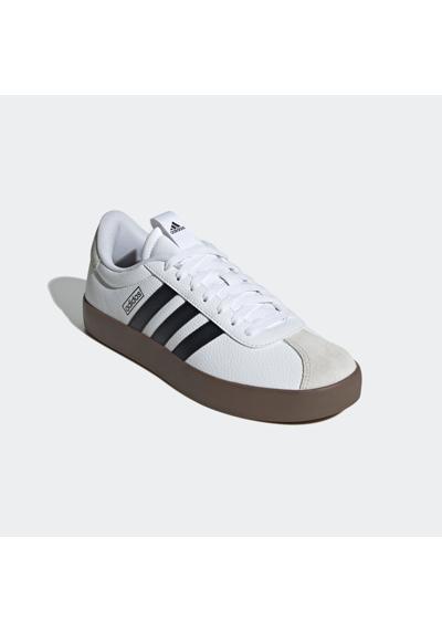 Кроссовки, вдохновленные дизайном Adidas Samba.