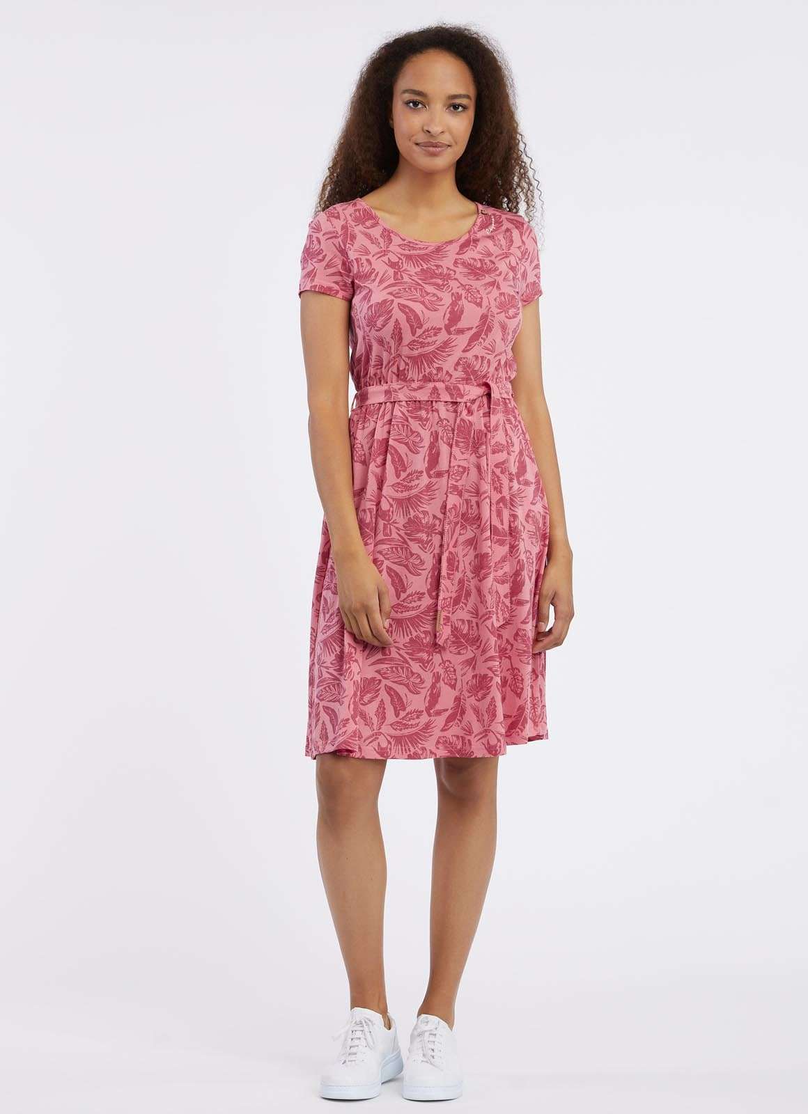 Мини-платье с поясом на талии и цветочным принтом по всей поверхности.