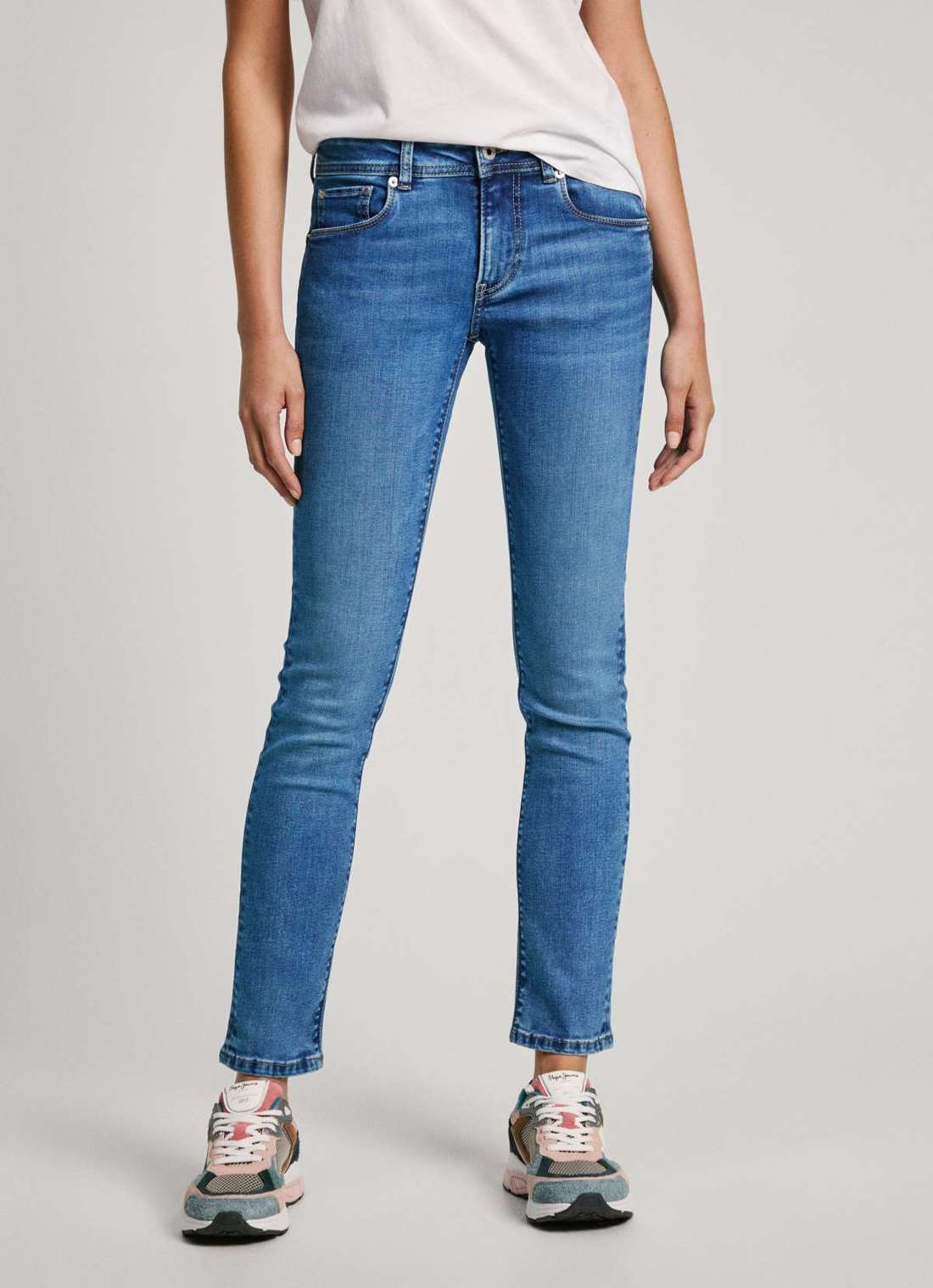 Джинсы узкого кроя SLIM JEANS LW mit niedriger Leibhöhe