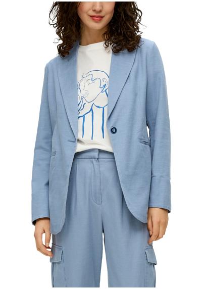 Пиджак-пиджак с классическим воротником с лацканами.