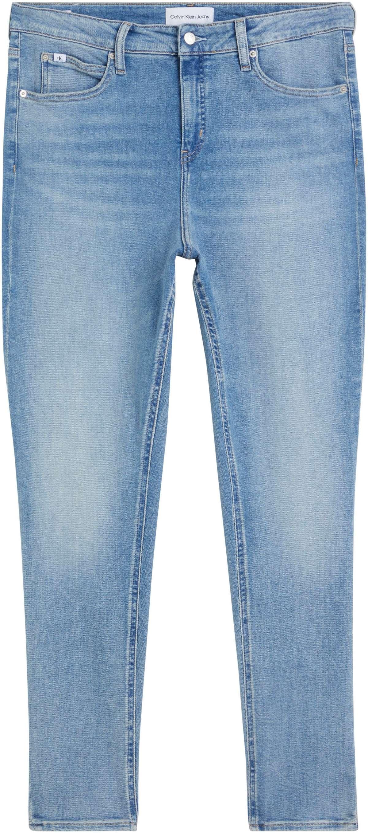 Джинсы скинни, джинсы предлагаются разной ширины.