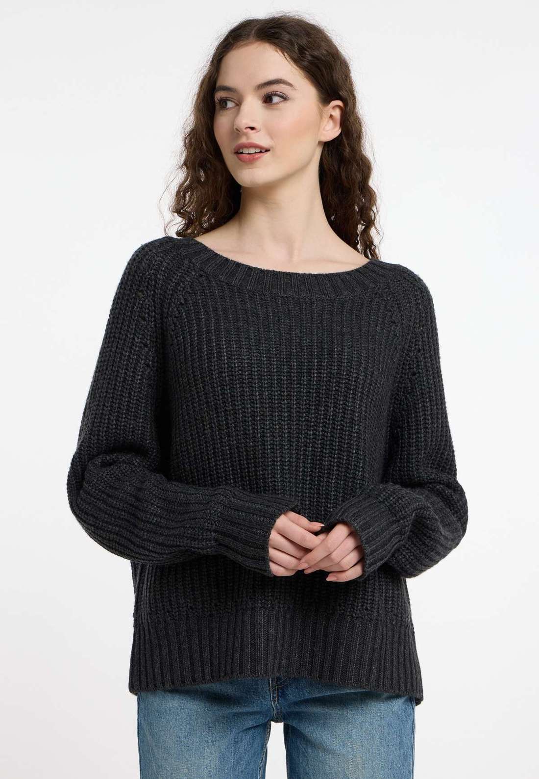 Вязаный свитер с нежными цветными деталями Pullover