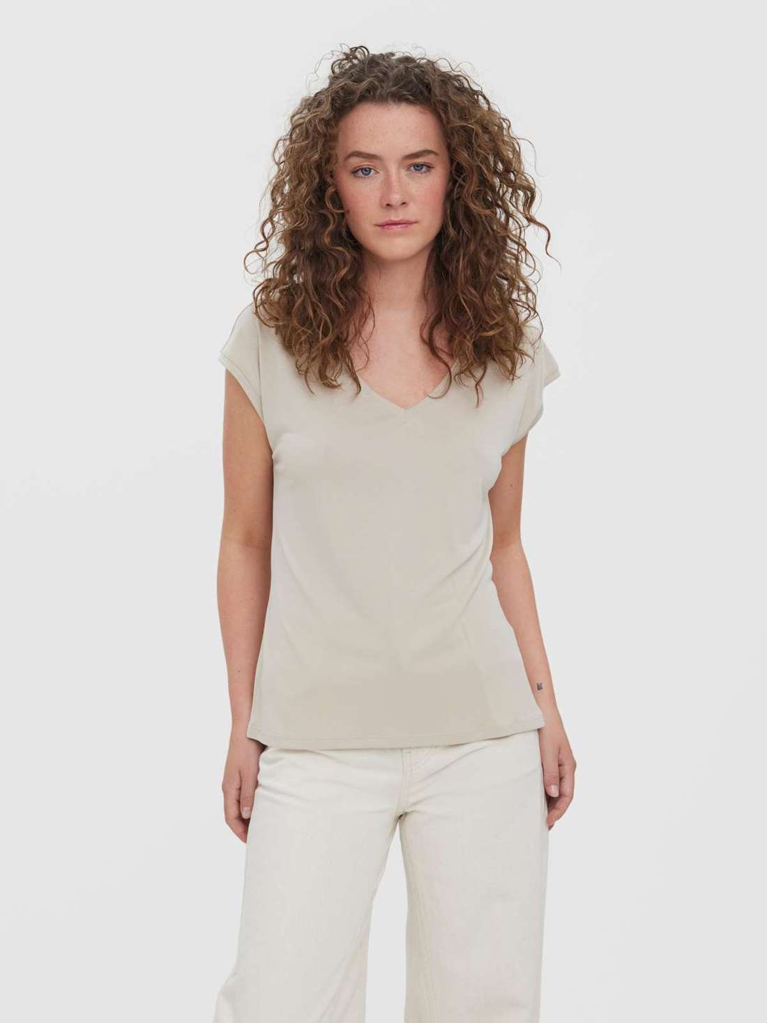 V-образная рубашка VMFILLI SS V-NECK TEE GA NOOS