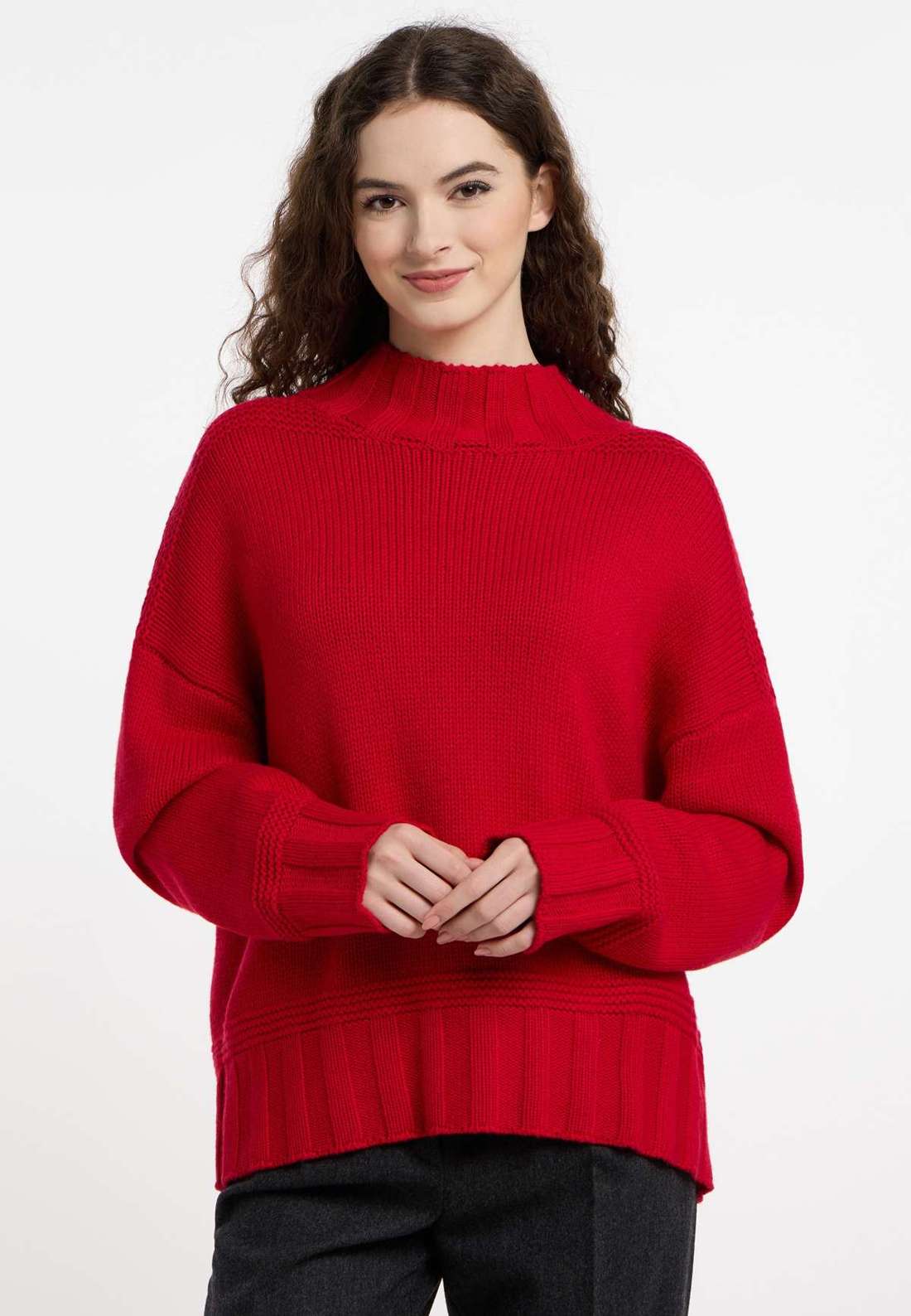 Вязаный свитер с нежными цветными деталями Pullover