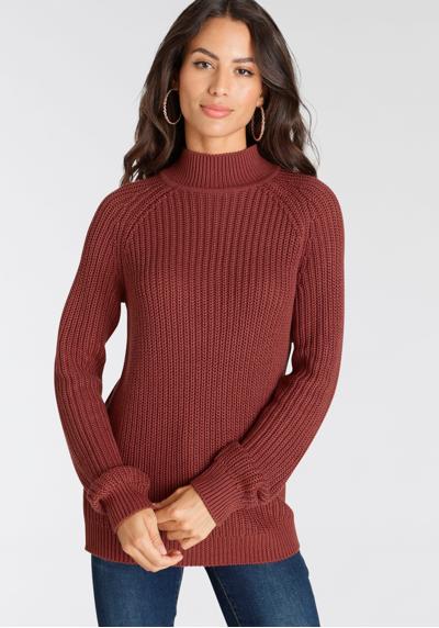 Вязаный свитер с воротником стойкой.