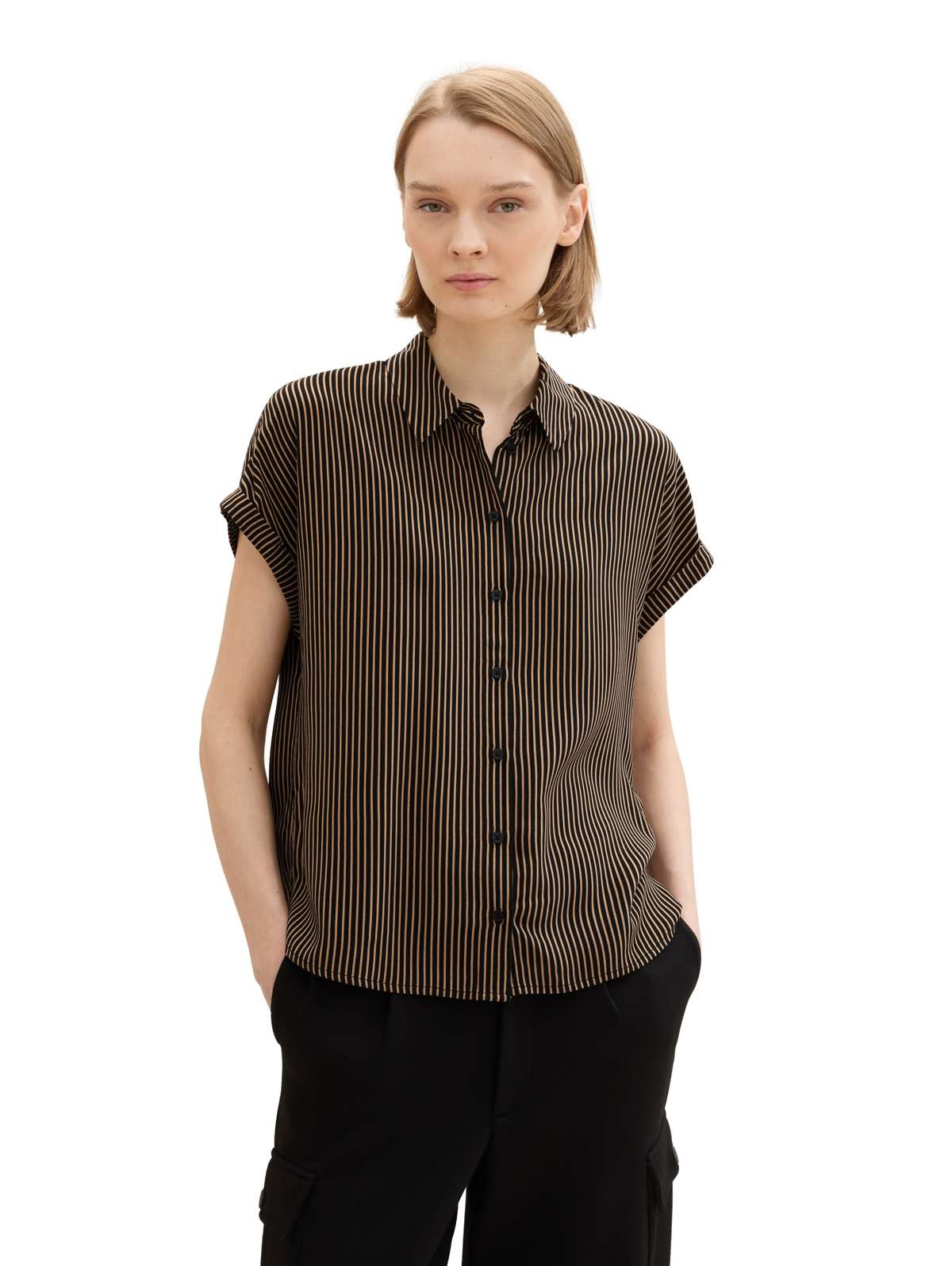 Блузка с короткими рукавами и полосатым узором