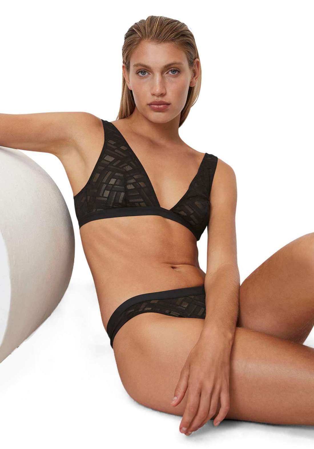 Треугольный бюстгальтер с кружевом Graphic Lace