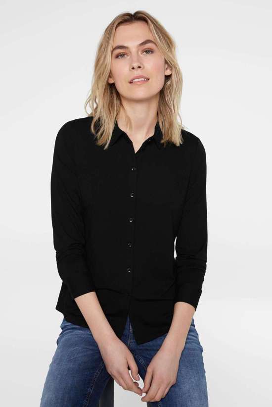 Блузка с длинными рукавами и эластаном.