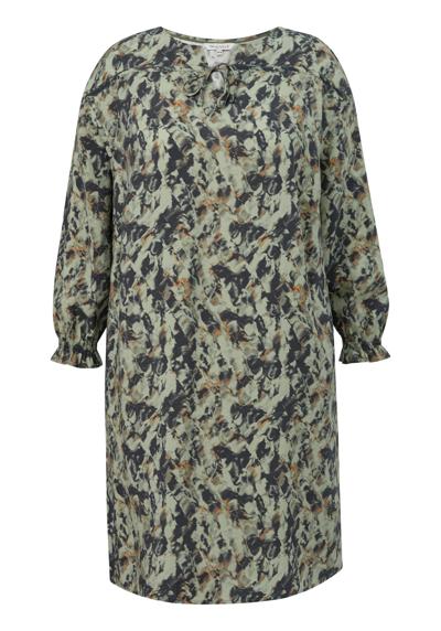 Платье-блузка с дополнительным V-образным вырезом
