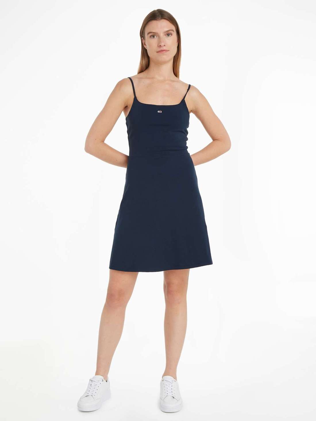 Платье-спагетти с регулируемыми бретельками-спагетти. TJW ESSENTIAL STRAP FLARE DRESS