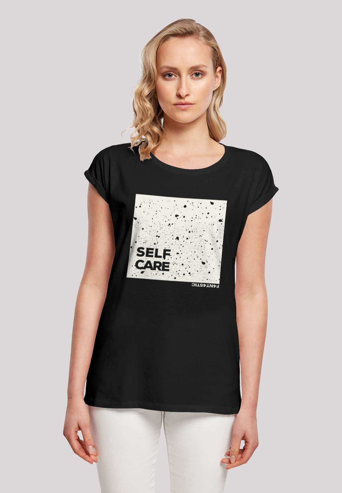 футболка »SELF CARE SHORT SLEEVE TEE«