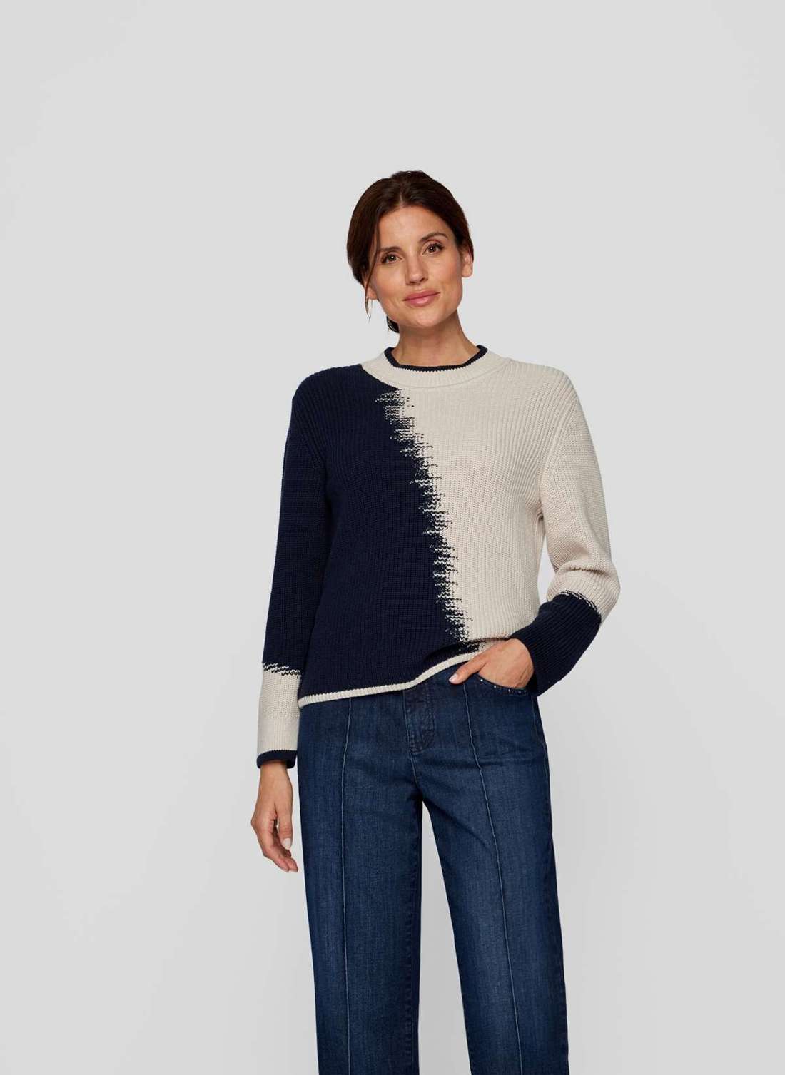 Вязаный свитер Pullover mit abstraktem Farbverlauf