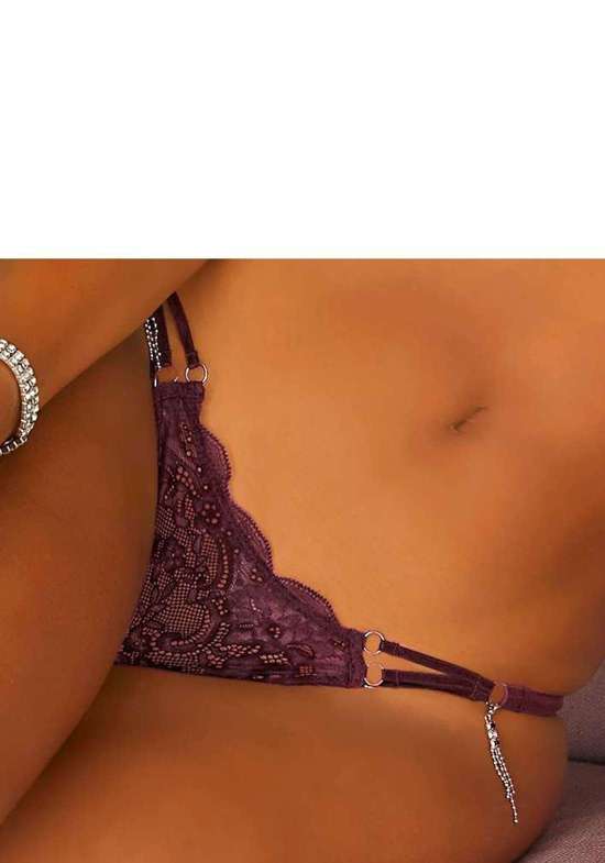 Струна с экстравагантными блестящими аксессуарами