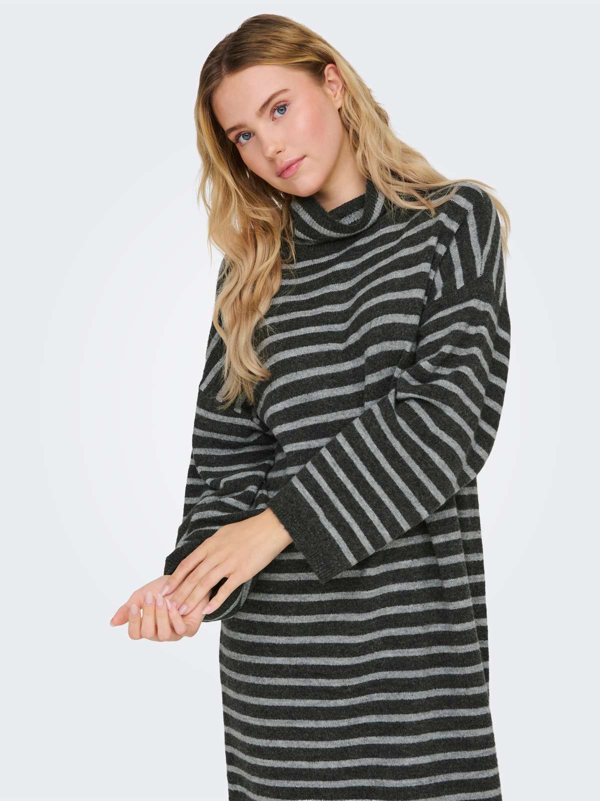 Трикотажное платье ONLTALIO LS STRIPE ROLLNECK DRESS BF KNT