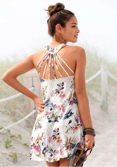 Пляжное платье с лямками специального дизайна.