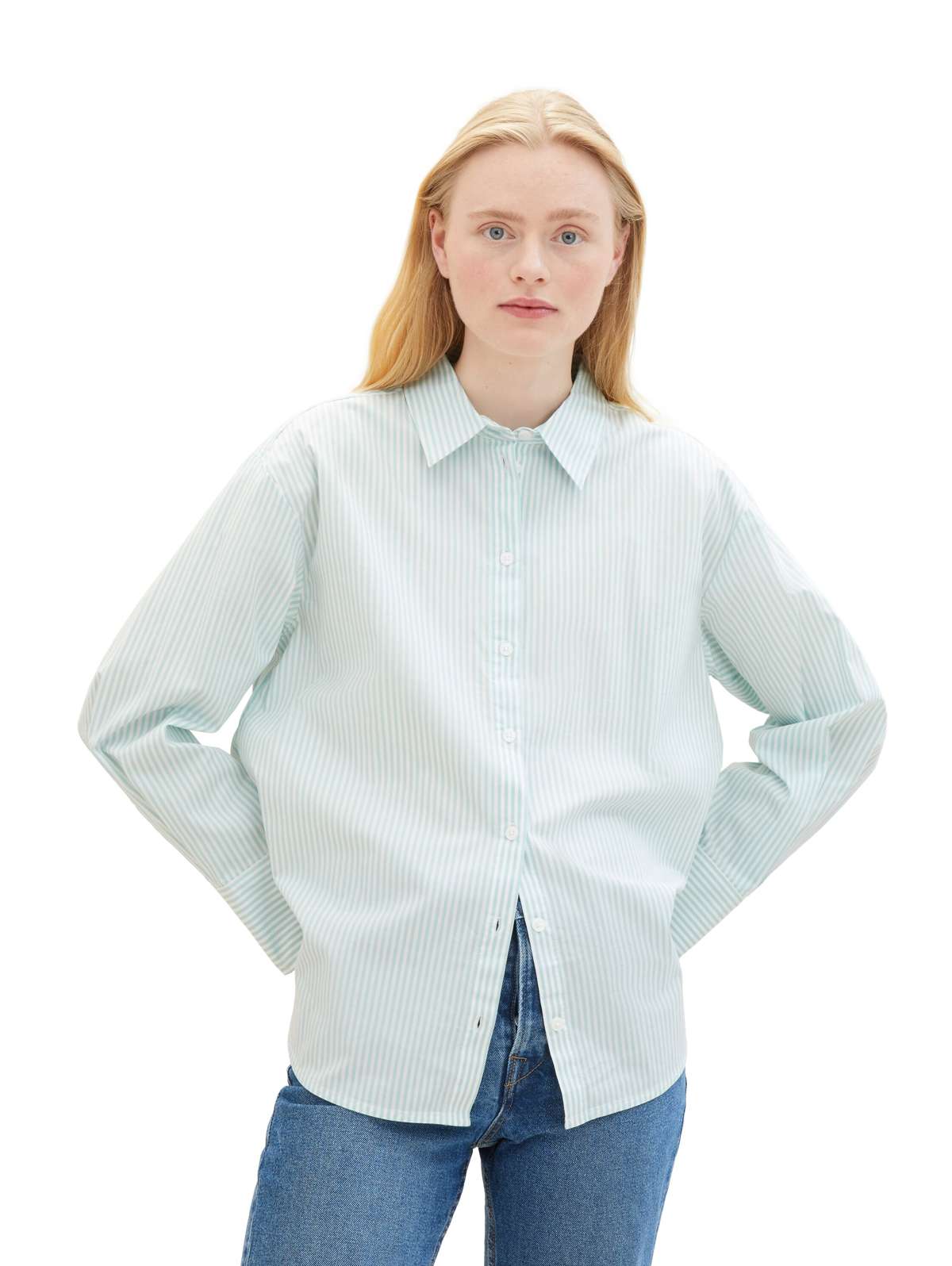 Блузка-рубашка в полоску, на эластичной ткани.