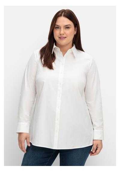Блузка-рубашка с закатанными рукавами легкого А-силуэта.