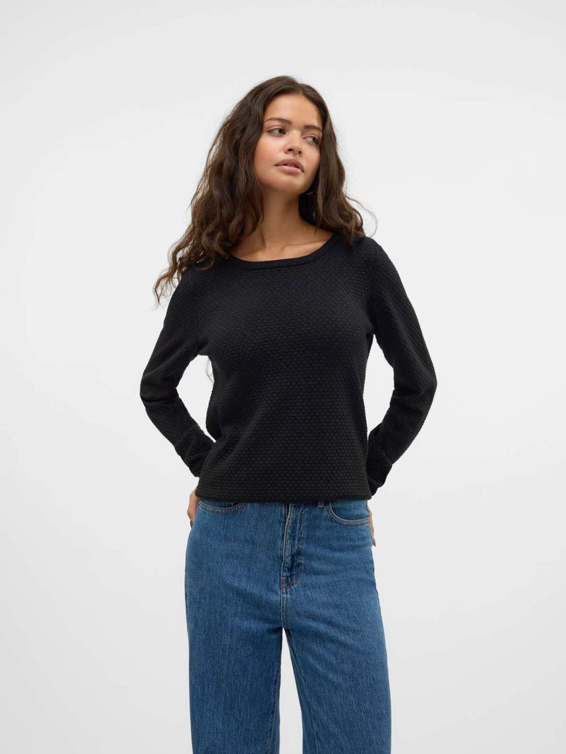 Свитер с круглым вырезом и легким эффектом блесток. VMCARE SHINE LS O-NECK PULLOVER