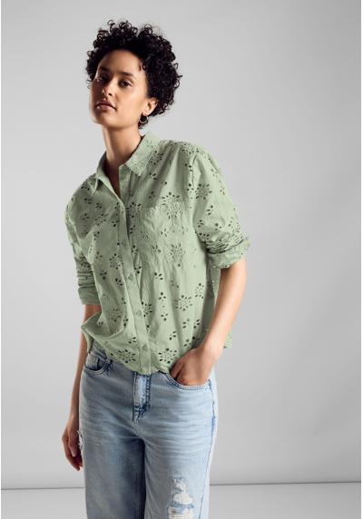 Блузка-рубашка с вышивкой люверсов