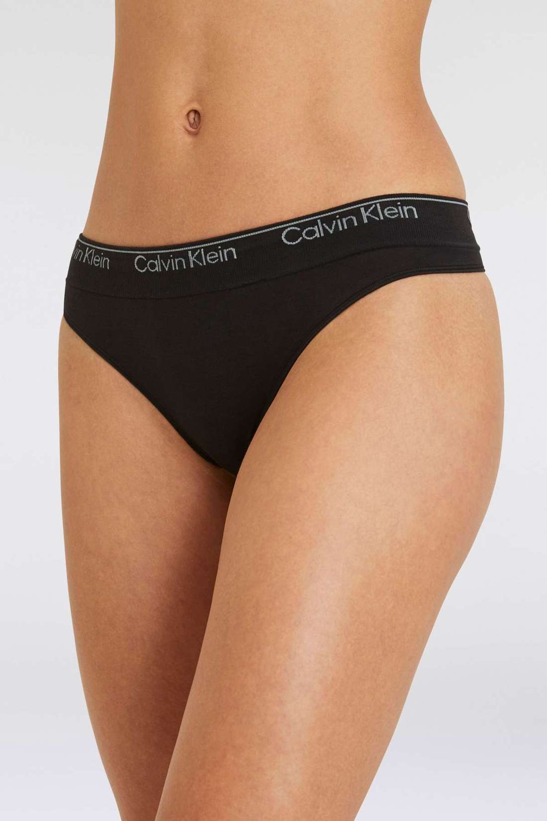 Т-стринги с логотипом CK на поясе. THONG