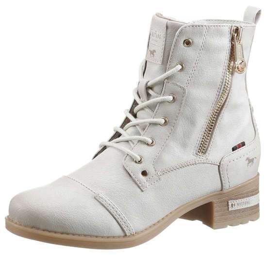 Ботильоны на шнуровке в классическом стиле.