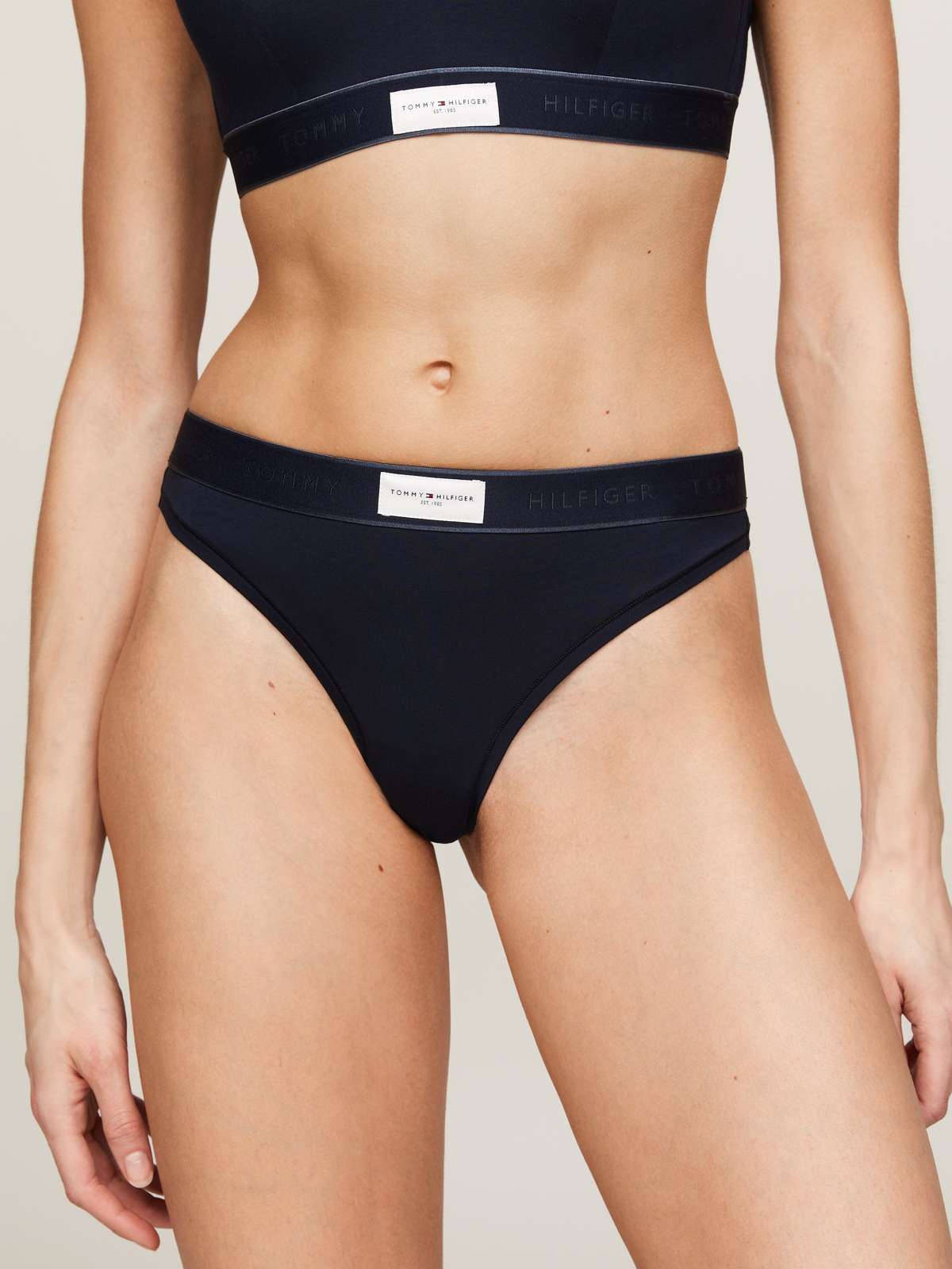 Трусы с поясом с логотипом Tommy Hilfiger THONG (EXT SIZES)