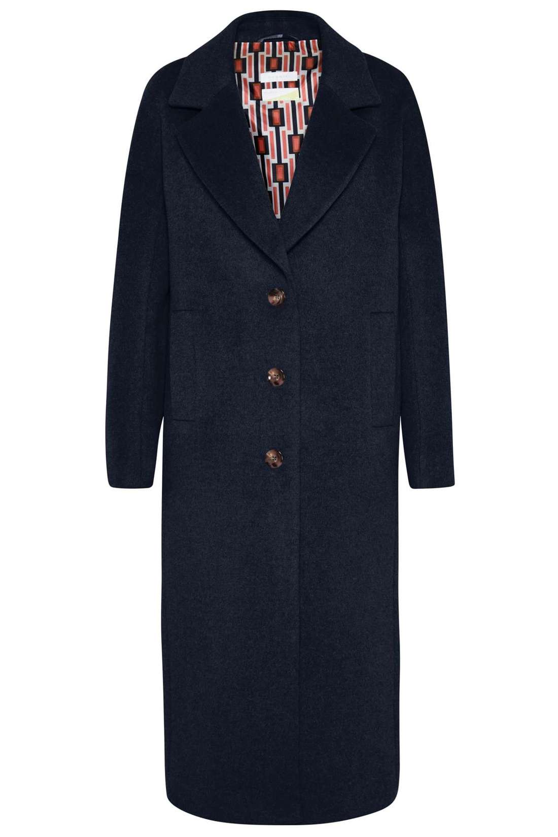 Короткое пальто в образе оверсайз