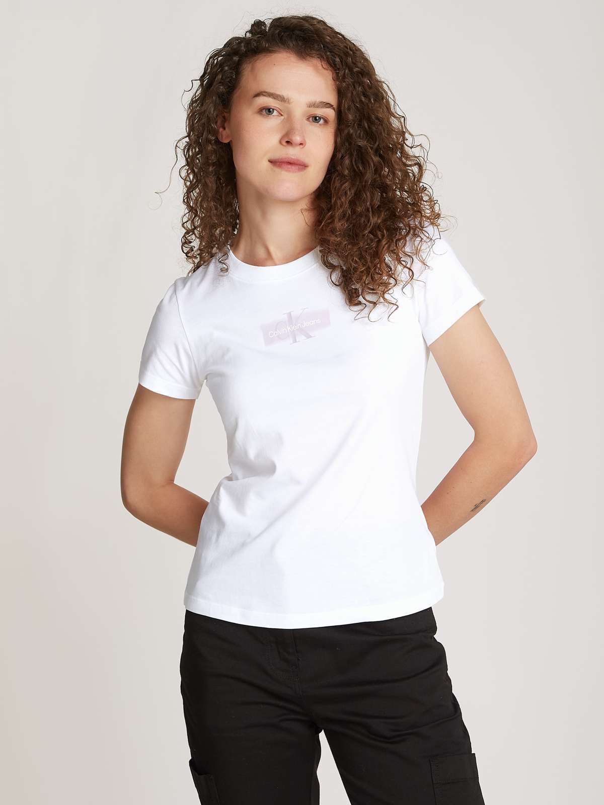 Футболка с логотипом »OUTLINED CK SLIM TEE«