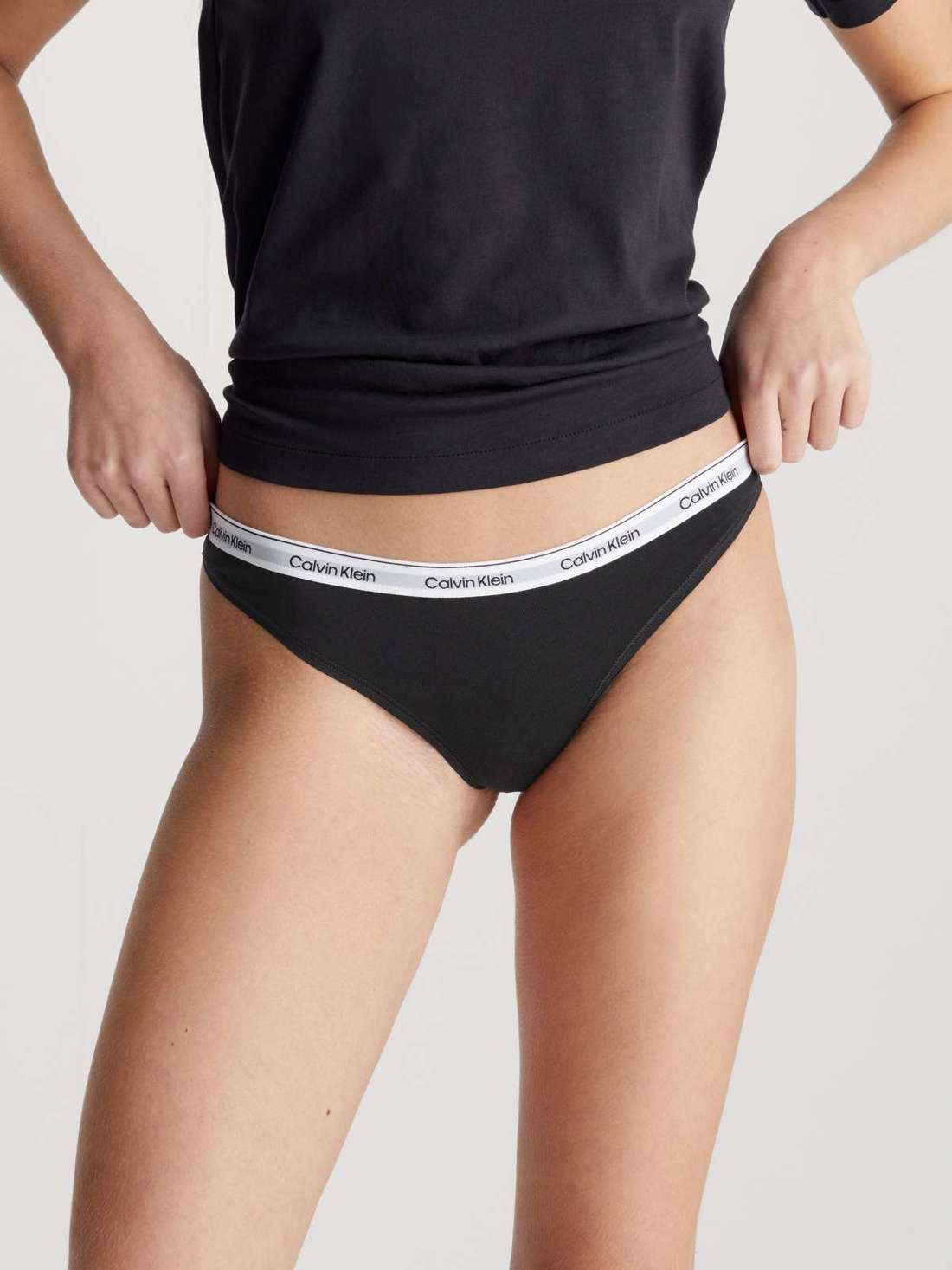 Стринги с поясом с логотипом THONG (LOW-RISE)