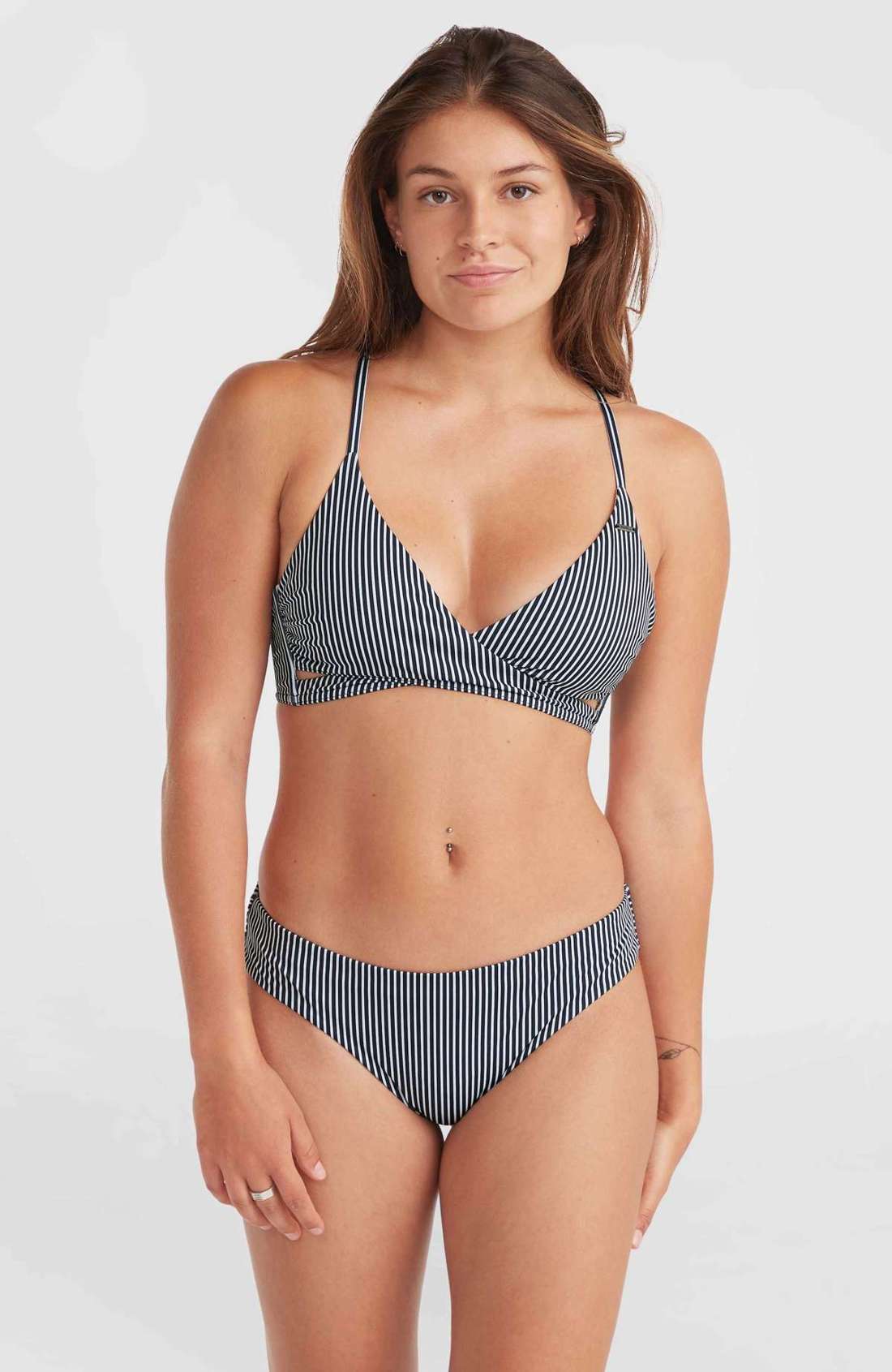 Треугольное бикини с завязкой сзади ESSENTIALS BAAY MAOI BIKINI SET