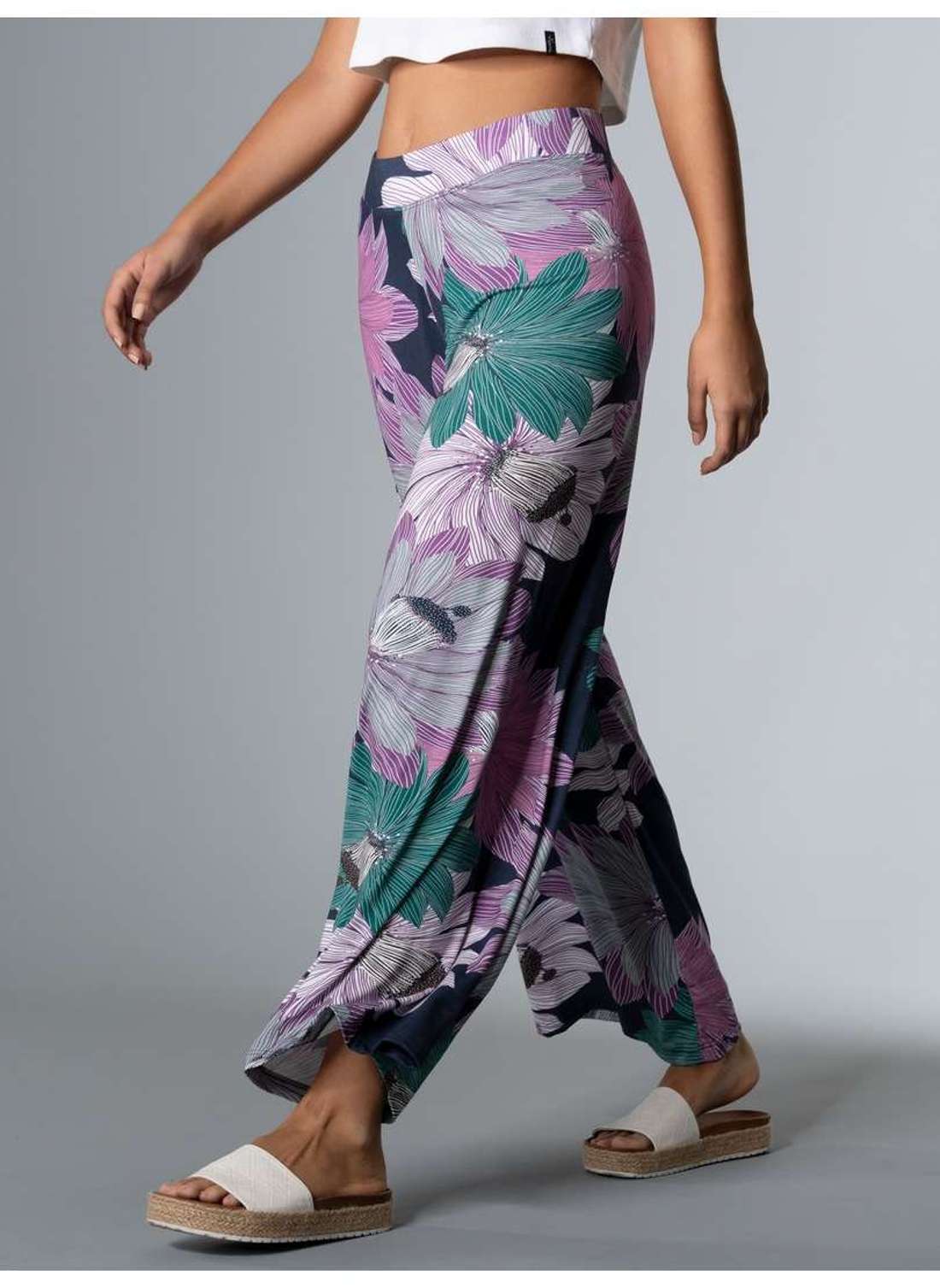Брюки из джерси TRIGEMA Elastische Hüfthose mit floralem Allover-Print