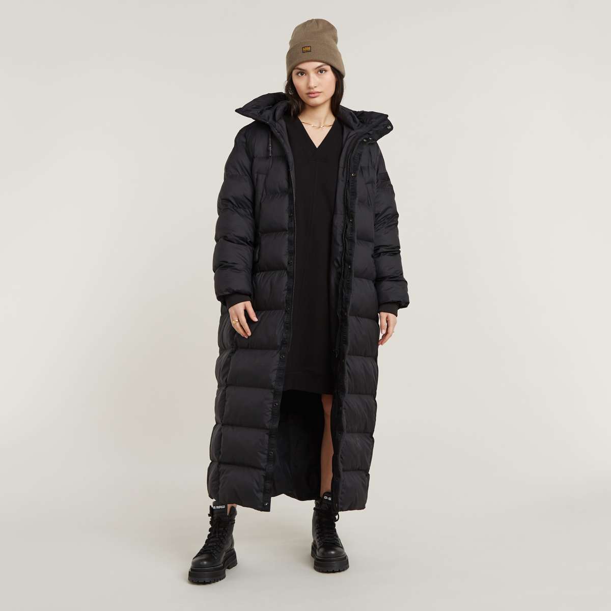 Стеганая куртка с капюшоном с дополнительной кулиской внутри. Whistler Long Puffer