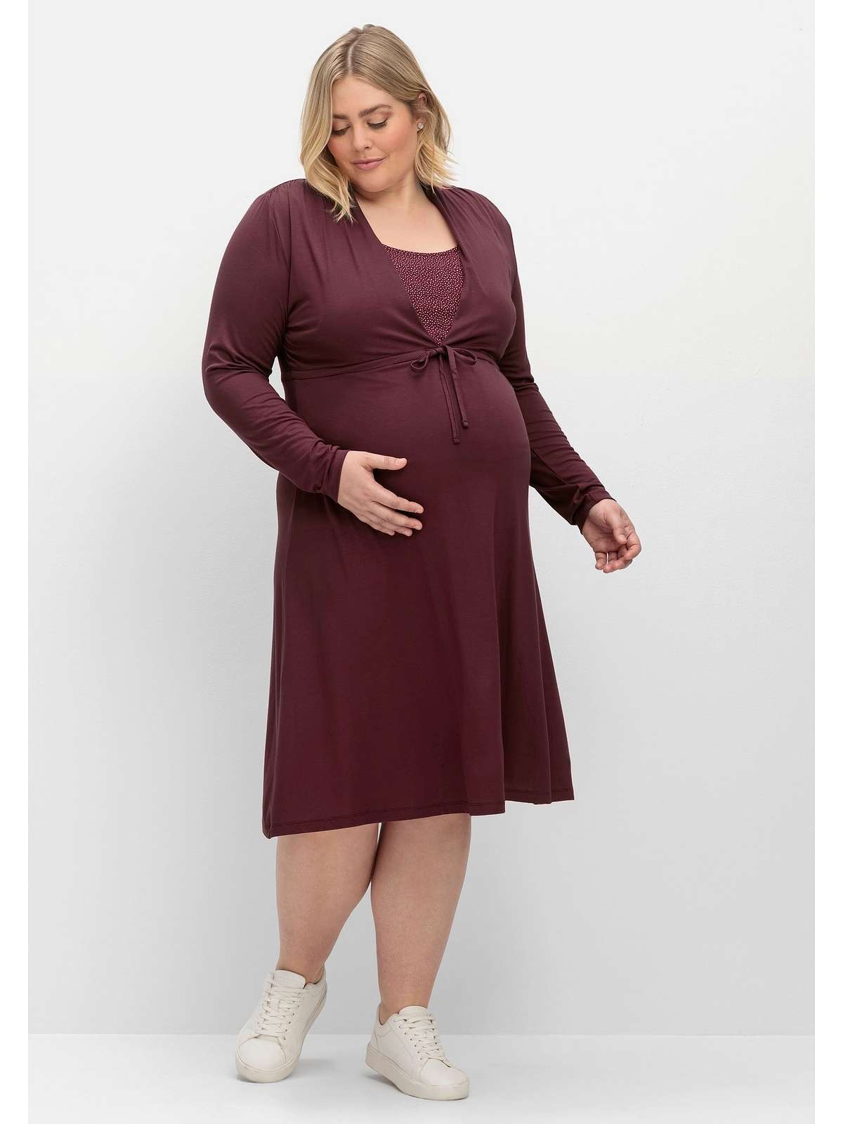 Платье для беременных со встроенной вставкой для кормления
