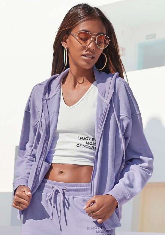 Толстовка с капюшоном и эффектным принтом