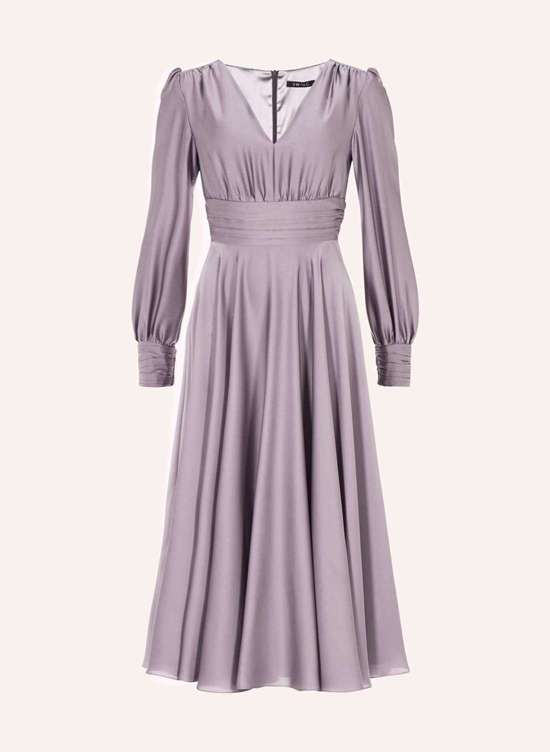 Атласное коктейльное платье