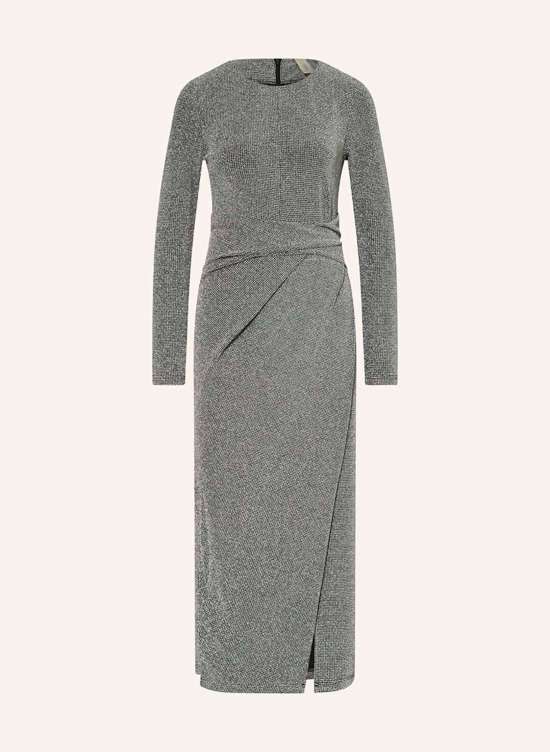 Платье из блестящей пряжи