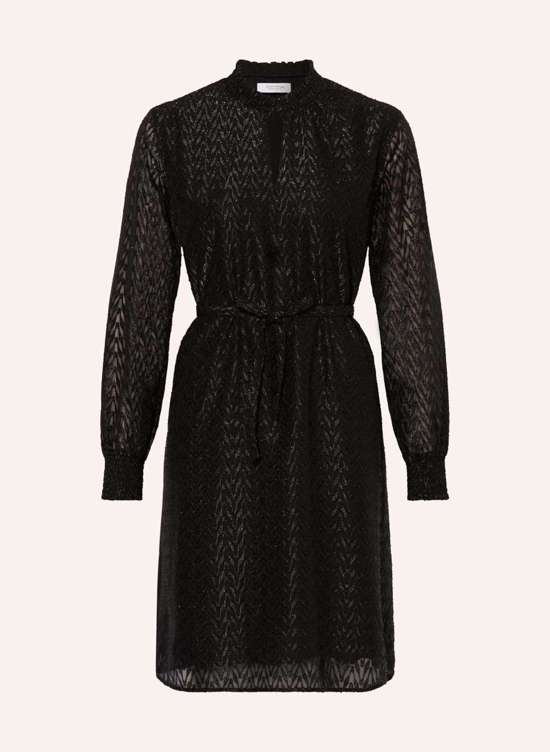 Платье из блестящей пряжи