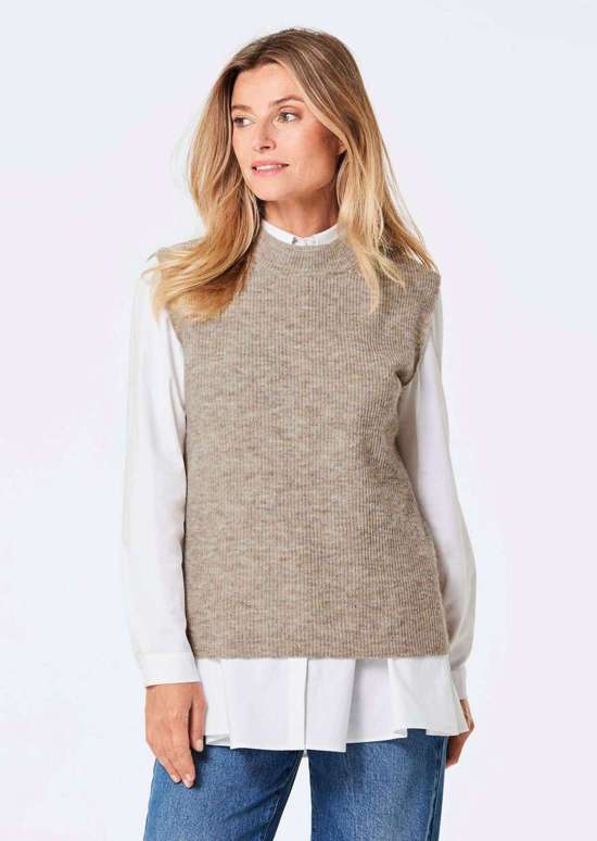 Жилет-свитер рельефной вязки с воротником стойкой