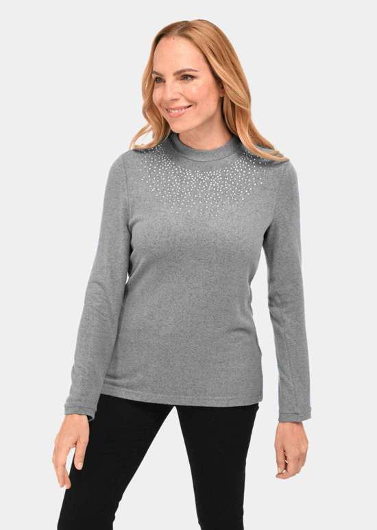 Приятная мягкая рубашка со стразами