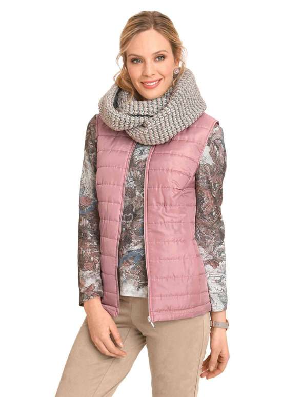 Легкий стеганый жилет с воротником стойкой.