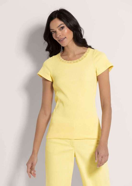 Рубашка с короткими рукавами и кружевом