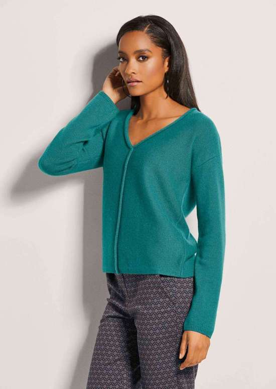 Короткий свитер с V-образным вырезом