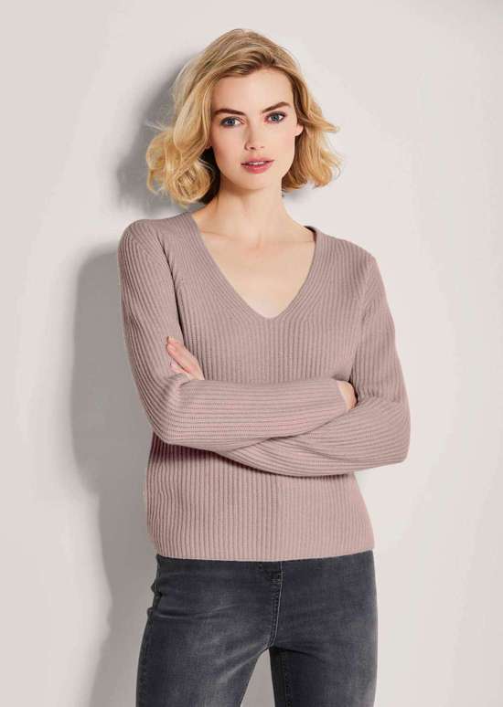 Кашемировый свитер с V-образным вырезом