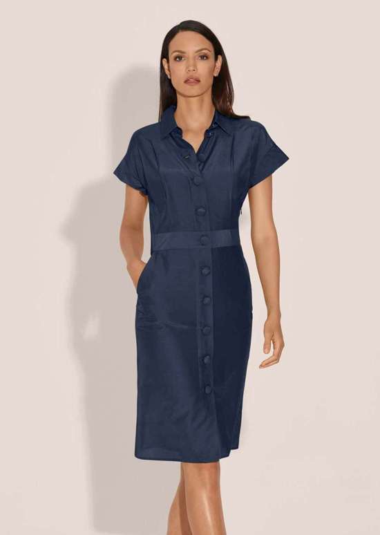 Платье-футляр с декоративной планкой на пуговицах